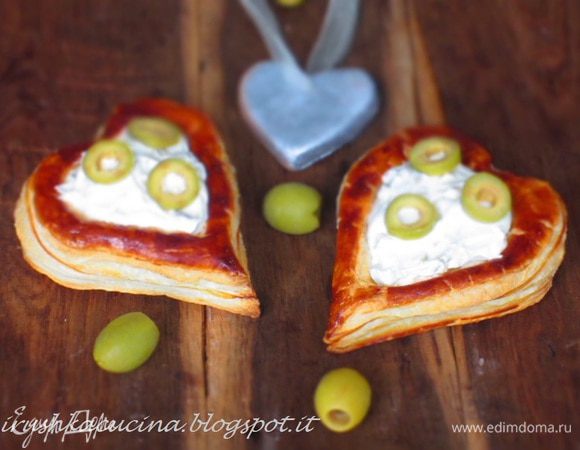 Оставшиеся оливки порезать колечками и выложить на крем!!! Приятного аппетита:)