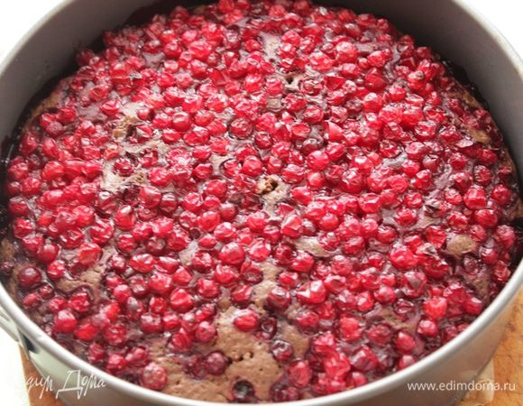 Выпекать 20-30 минут при температуре 180-200С.
Готовность проверить деревянной палочкой. Остудить.