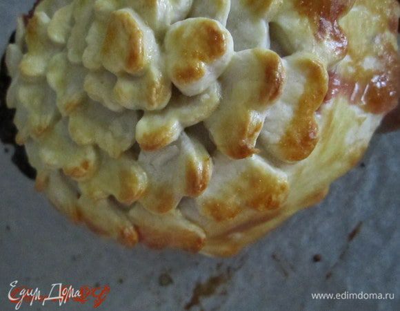 Выпекать при температуре 180 градусов, 15-20 минут до золотистого цвета.