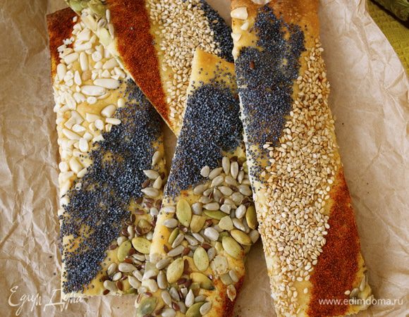 Кстати, когда у увидела впервые эти закусочные "трюфели", я вспомнила про оригинальные, яркие вкусные хлебцы "Уголок Франции" от Вики (Ла Ванда) http://www.edimdoma.ru/retsepty/52679-hlebtsy-ugolok-frantsii Делаются просто и быстро. И смотрятся очень празднично и эффектно на столе! 