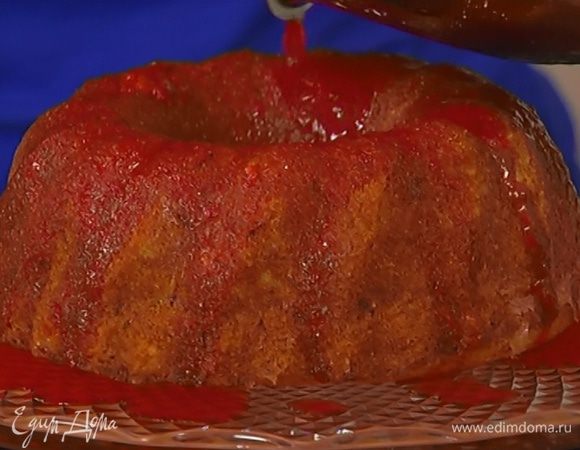 Теплый пирог полить апельсиновым сиропом.