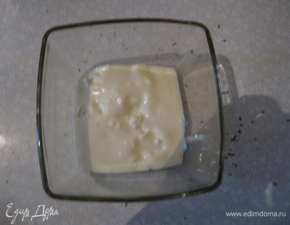 Потом выкладываем крем.