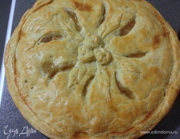 Выпекать в предварительно разогретой до 190°C духовке 40-50 минут. У меня пирог выпекается не меньше часа. Готовый пирог остудить.