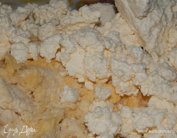 Добавить творог. И убрать в холод на 30 минут.