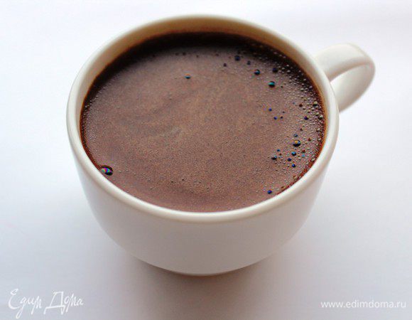 Сварить крепкий натуральный кофе. Процедить...