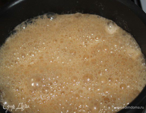 Готовый соус должен загустеть и немного уменьшиться в объеме. Подавать панна котту, полив соусом. Примерно 2 ст.л. на порцию.
Приятного аппетита!!!