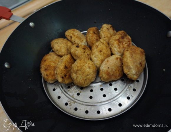 И поставила на огонь, на водяной бане, на 15 минут. Вот и готовы мои котлетки.
