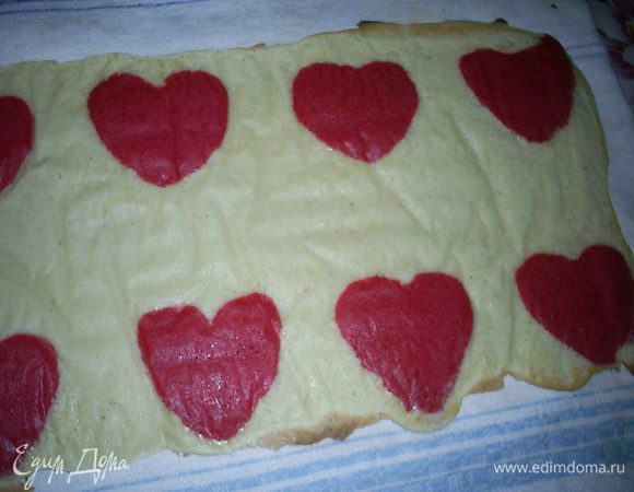 Переворачиваем выпекшиеся  будущие боковинки на чистое сухое полотенце. Снимаем бумагу. Получается очень симпатично!!!