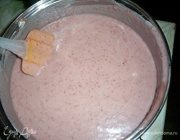 Туда же добавляем пюре с желатином.