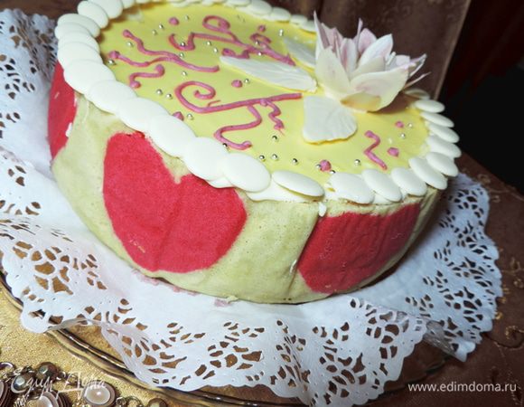 Украшаем по своему желанию. У меня шоколадный цветок и листочки. Как их сделать, можно посмотреть тут http://www.edimdoma.ru/posts/14626