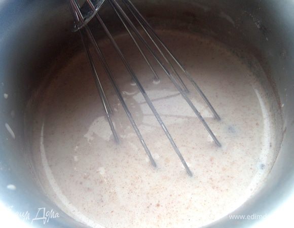 Если есть пеновзбиватель, то отлично воспользоваться им после процеживания! Но я просто взбила немного венчиком и дала постоять.