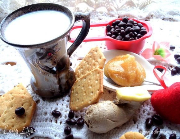 Процеживаем молоко и сразу подаем!