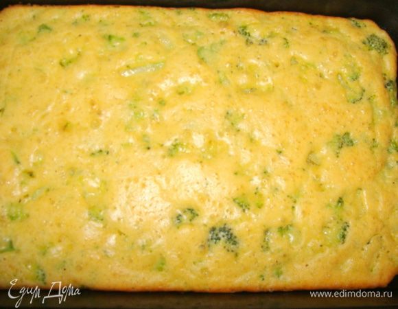 Готовый корж напоминает кекс по структуре. Из формы легко вынимается.