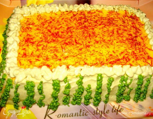 В принципе, можно оставить и так. Тоже получается красиво! Но тогда куда девать большое количество вкусного крема? Я решила украсить как следует им свой торт! 