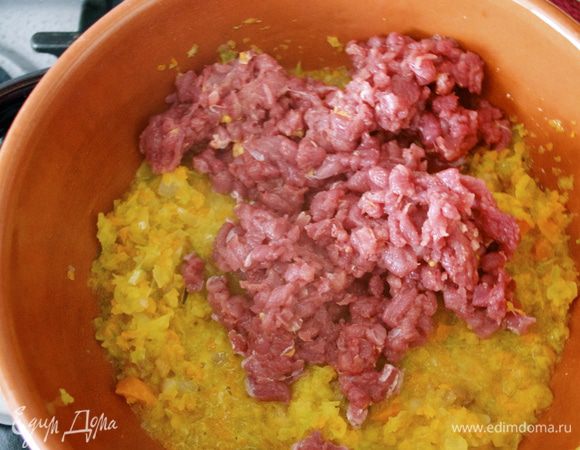 Добавить к овощной зажарке...