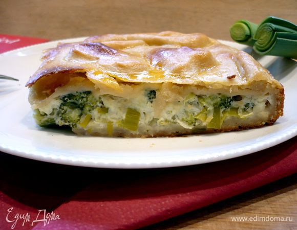 Поставим пирог в духовку минут на 40. И вот он — долгожданный кусочек пирога, угощайтесь!!! 