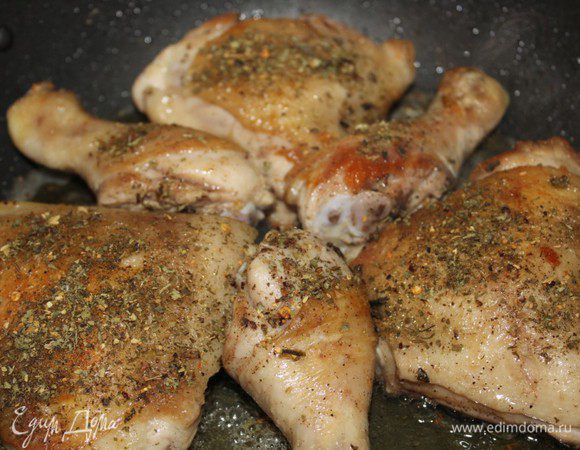 Посыпать сухими травами...