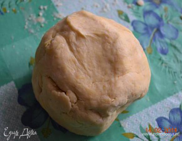 Пробиваем блендером до однородности, на столе формируем тесто в шар