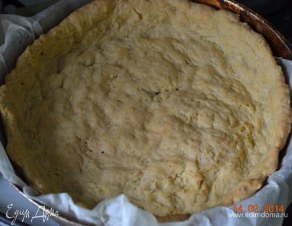 Охлажденную основу ставим в разогретую до 200*С духовку и выпекаем 20 мин до полной готовности теста.