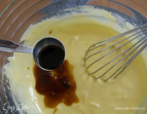 Добавить ванилин и кофе. 