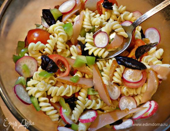 Всё вместе перемешать с приготовленной пастой.