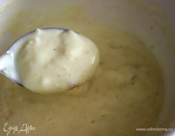 В соус добавить 4 ст.л. воды...перемешать.