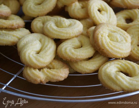 Готовое печенье остудить на решетке...