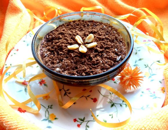 Припорошим какао,украсим орешками. Отправляем в холодильник на несколько часов.