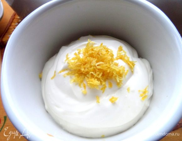 Добавить её в одну кремовую часть.