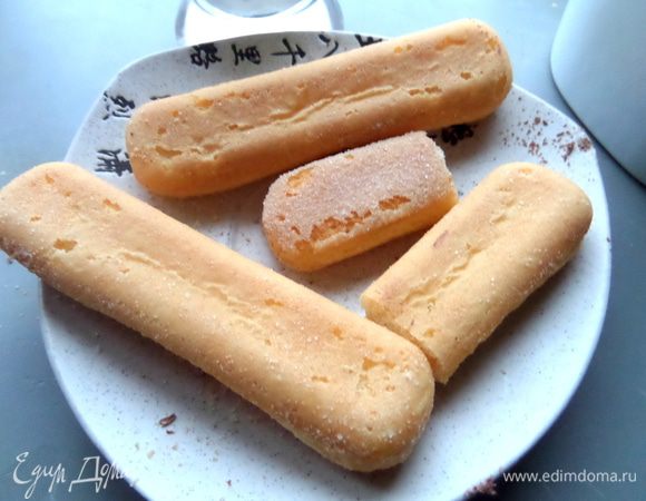 Печенье разрезать на половинки,если формочки,как у меня,очень маленькие.