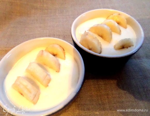 А можно вместо второго слоя печенья выложить банан кружочками...Я же просто воткнула банан как декор сверху в крем.