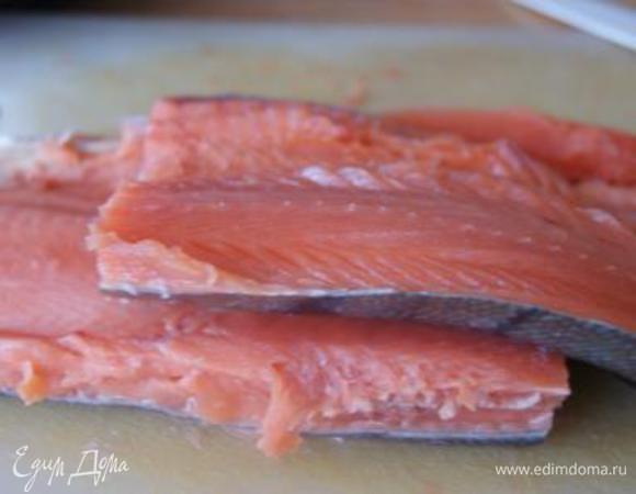 Подготовить филе, посолить.