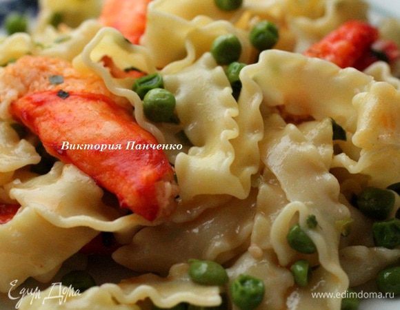 Подавать сразу же,  в пергаменте, разрезав его сверху... Приятного аппетита!!!