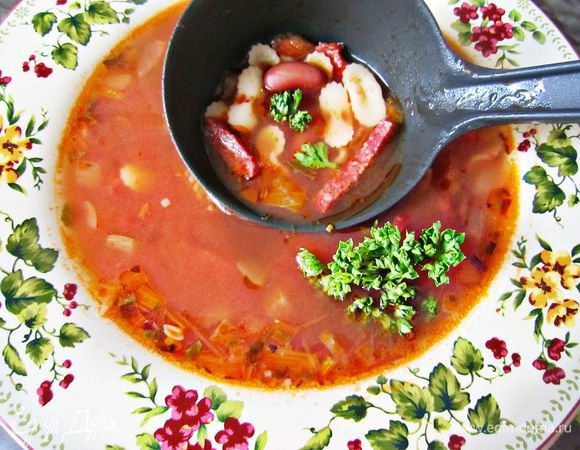 Разливаем по тарелкам, украшаем петрушкой и угощаем семью вкусным сытным супчиком! Buon appetito!