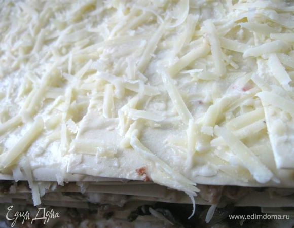 Обильно посыпать пармезаном.