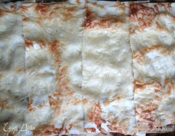 Поставить в разогретую до 210 градусов духовку на 30 - 35 минут. Выключить духовку. Дать постоять в выключенной духовке минут 15.