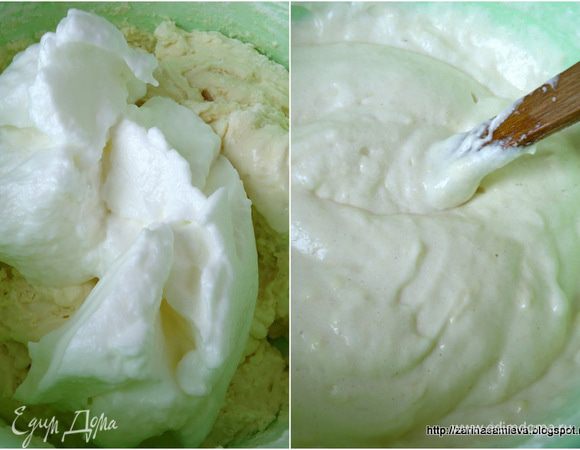 Затем, ввести в три приема взбитые белки и так же аккуратно перемешать методом складывания снизу вверх, мысленно выписывая восьмерку.
