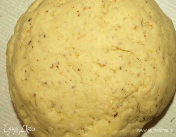 Замешиваем  гладкое тесто. Собираем в шар, оборачиваем пищевой пленкой и отправляем на 1 час в холодильник.