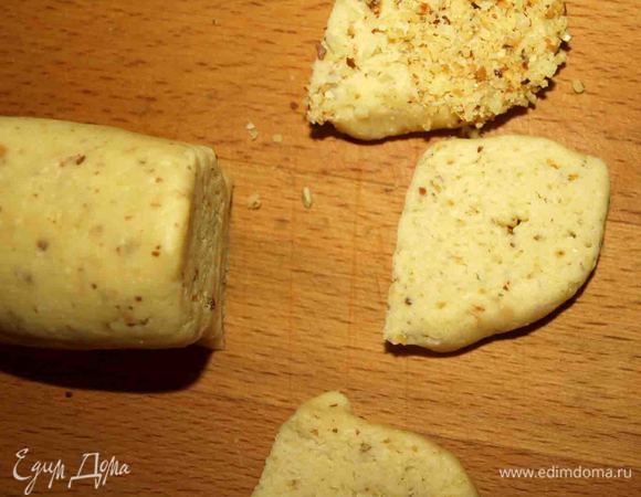 Если тесто колбасой, то просто режем ножом.