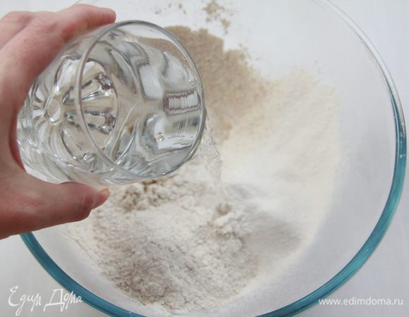 Добавить воду.