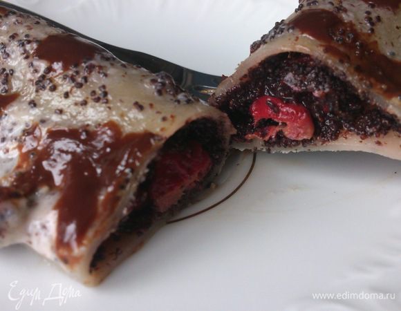 Вот такие они сочные маково-вишневые внутри. Точно могу сказать, что трубочки каннеллоне идеально сочетаются с этой начинкой! Кстати, мне очень понравились в холодном виде))) 