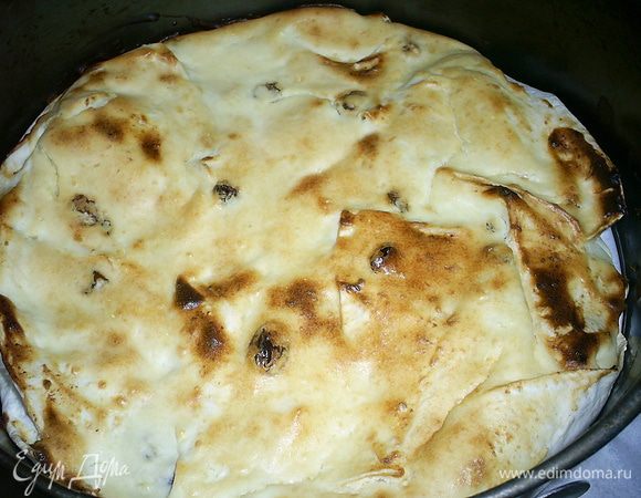 Выпекаем пирог в разогретой до 180 градусов духовке примерно 30 минут. Пирог должен зарумяниться. Готовый пирог теплым посыпаем сахарной пудрой.