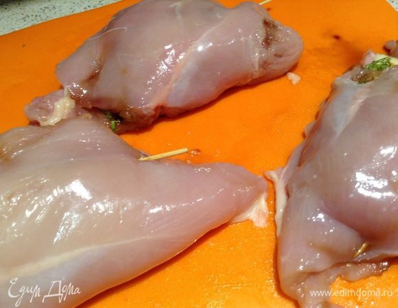 Соединить деревянной шпажкой.