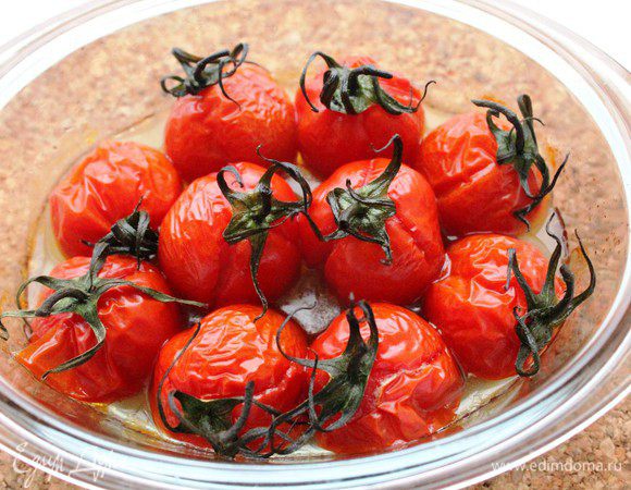 Сбрызгнуть оливковым маслом и запечь в течение 10 минут.