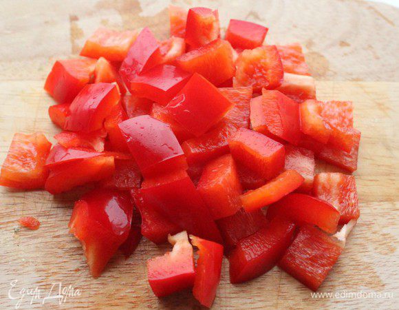 Перец нарезать мелким кубиком...