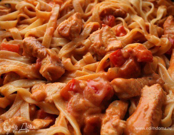 Соединить гуляш с пастой, хорошо перемешать. 