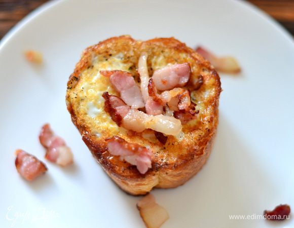 Готово, выложить на блюдо, подавать с обжаренным беконом.