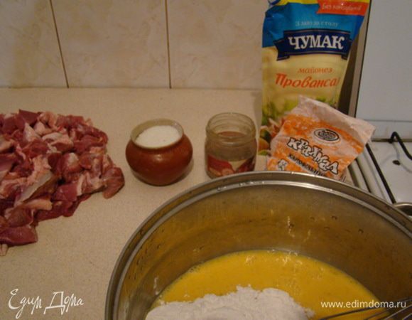 Отдельно соединяем майонез, крахмал и яйца.