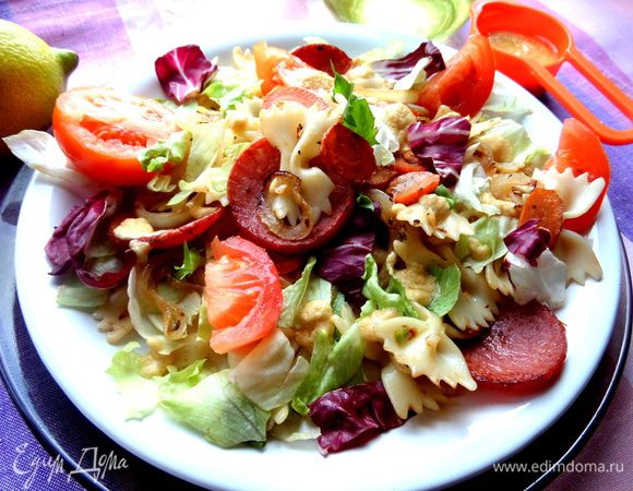 Поливаем соусом и так подаём! Съедается моментально без остатка))) Тарелка большая, поэтому хватило на двоих!