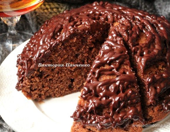 Готовый пудинг слегка охладить и выложить на тарелку. Полить растопленным шоколадом. Приятного!!!